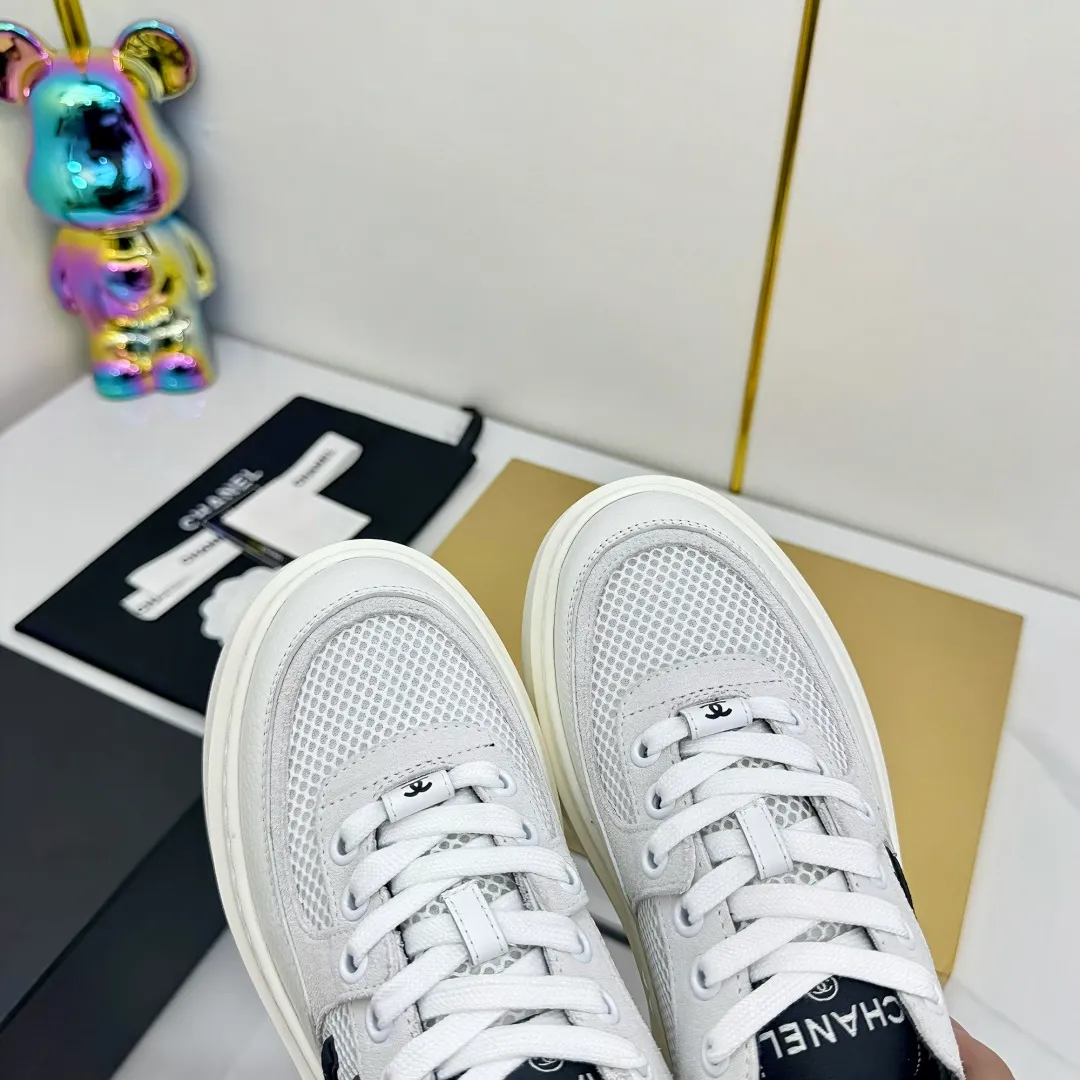 👟👟Ex-factory price 600👟👟 Upgraded version, upgraded version, upgraded version! No rebuttal accepted! ! ! ! Chanel Chanel panda shoes! 2025 counter's top casual sports shoes. This classic design; the upper is electro-embroidered with a variety of techniques; the outsole is fashionable and sporty; the unusual inclusion of a variety of color matching elements... The diversified mix and match is very good-looking and versatile, and can be used for leisure, fashion, sports, and outdoor... ꫛꫀꪝ Go➫ Materials: ❶Upper made of: original imported first-layer silk cowhide + original waterproof cloth + original first-layer cowhide ❷Inner lining: Original Yangli+Net ❸Outsole based on: Original TPU combination outsole Counter boutique packaging complete set for women 35–41 👉 👉 👉 👉 👉